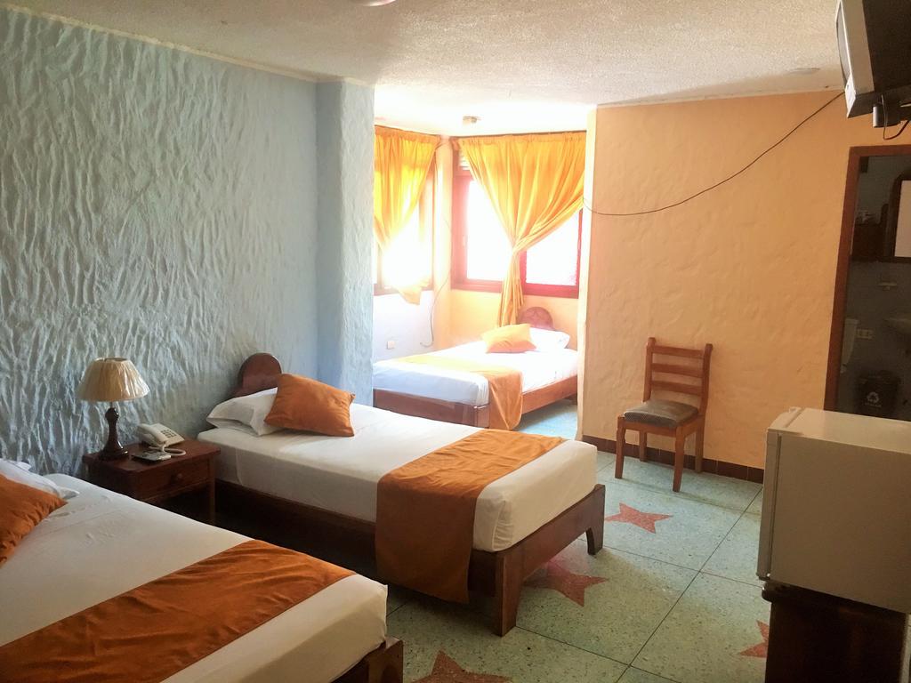 Hostal Estrella De Mar Puerto Ayora  Rum bild