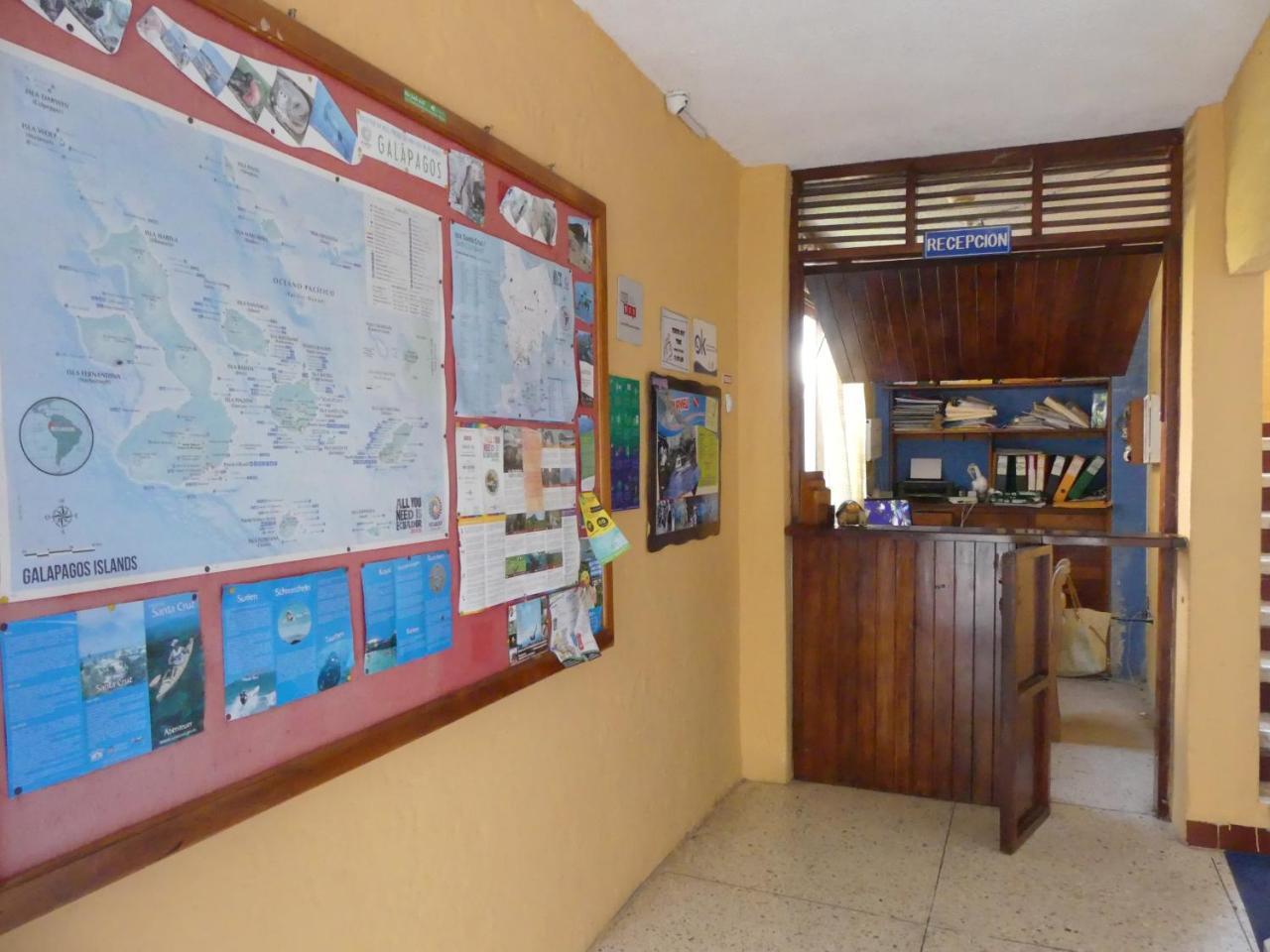 Hostal Estrella De Mar Puerto Ayora  Exteriör bild