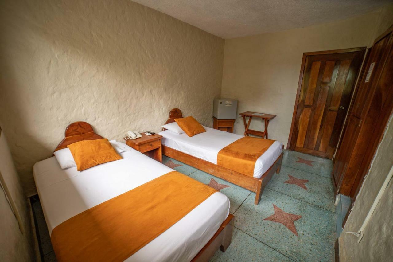 Hostal Estrella De Mar Puerto Ayora  Exteriör bild