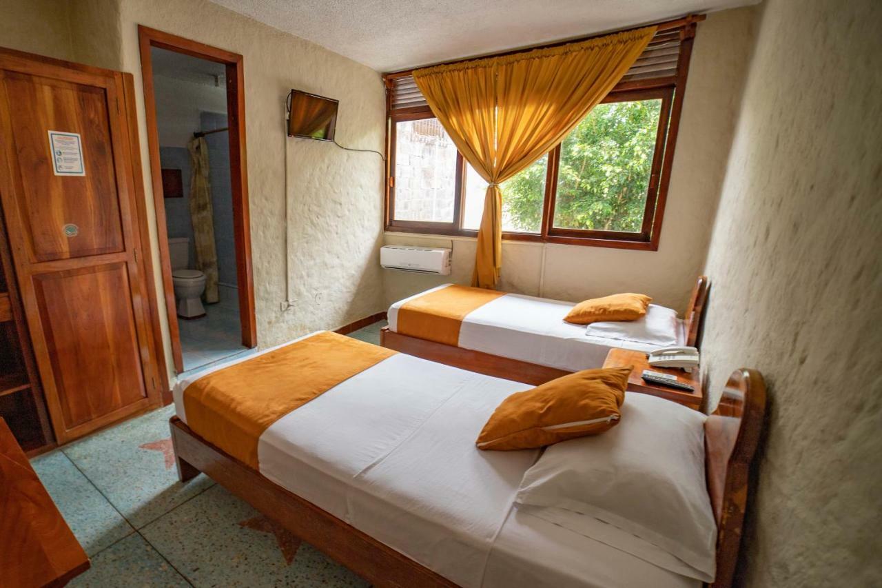 Hostal Estrella De Mar Puerto Ayora  Exteriör bild