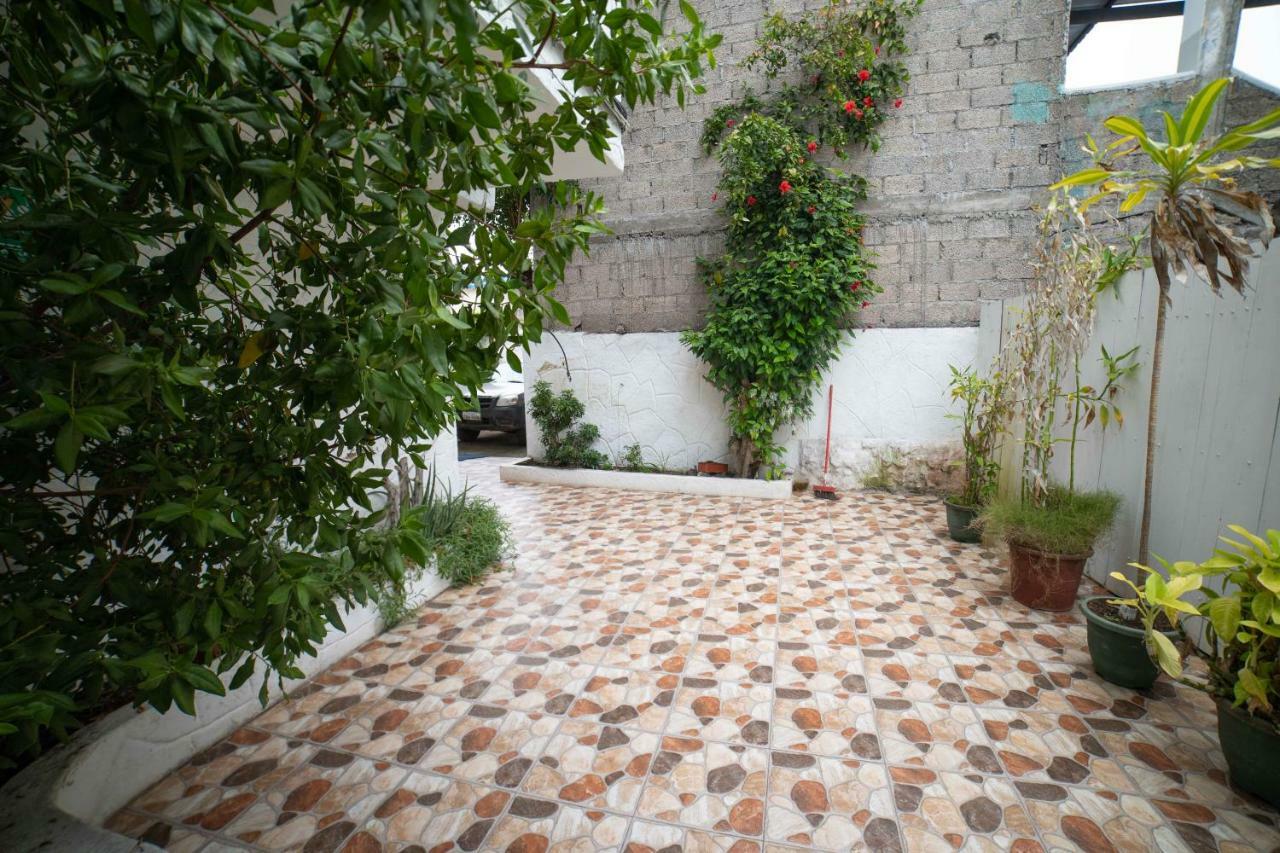 Hostal Estrella De Mar Puerto Ayora  Exteriör bild